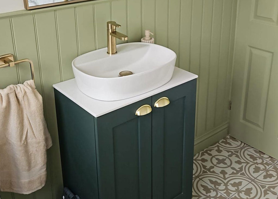 Elegant green bathroom